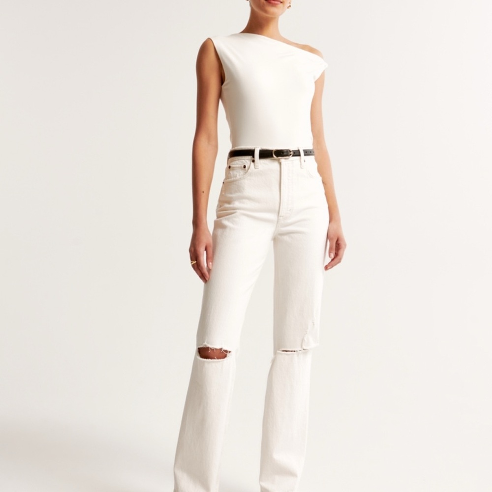 Abercrombie & Fitch Ultra High Rise 90s Straight Jean